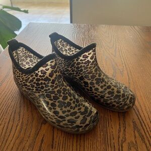 Capelli of New York Cheetah Rainboots size 9W